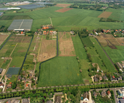 85596 Luchtfoto van het tuinbouwgebied in de polder Langerak te De Meern (gemeente Vleuten-De Meern), uit het zuiden. ...